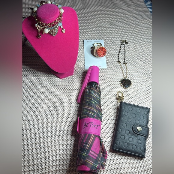 BETSEY JOHNSON BUNDLE purse Wallet Bracelet Necklace Bag charm Umbrella Shawl - Picture 15 of 17